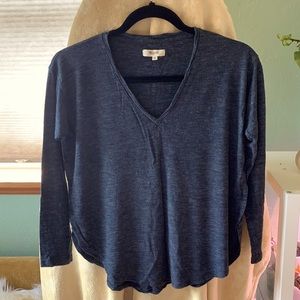 Madewell round hem tee.  Size XS.